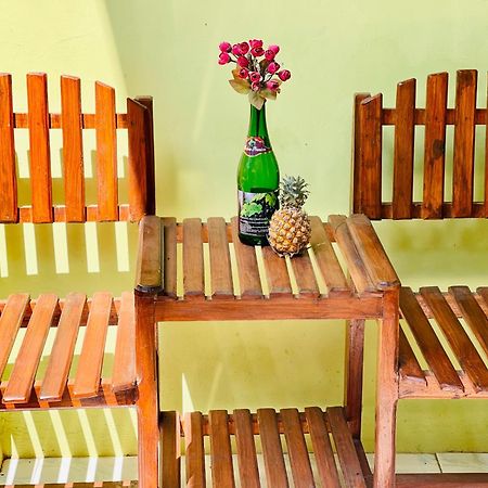 Kurnia Family Homestay & Restaurant! Huu Extérieur photo