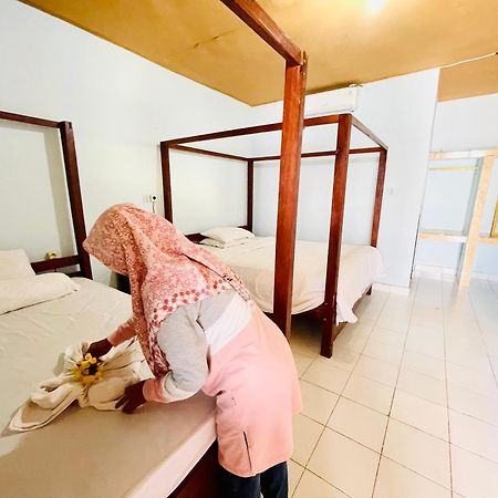 Kurnia Family Homestay & Restaurant! Huu Extérieur photo