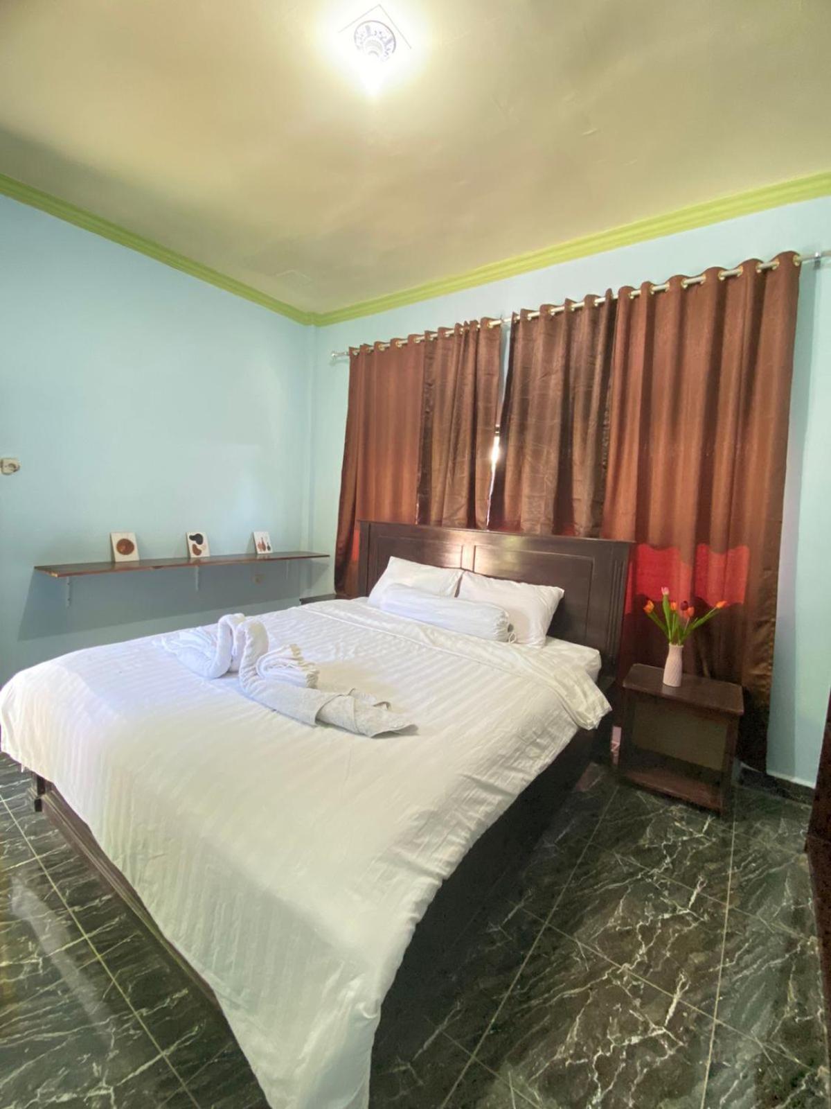 Kurnia Family Homestay & Restaurant! Huu Extérieur photo