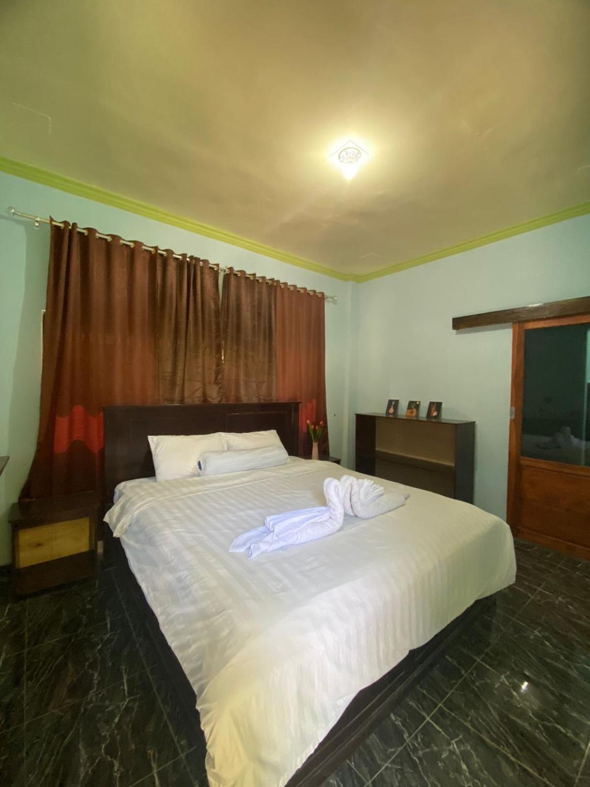 Kurnia Family Homestay & Restaurant! Huu Extérieur photo
