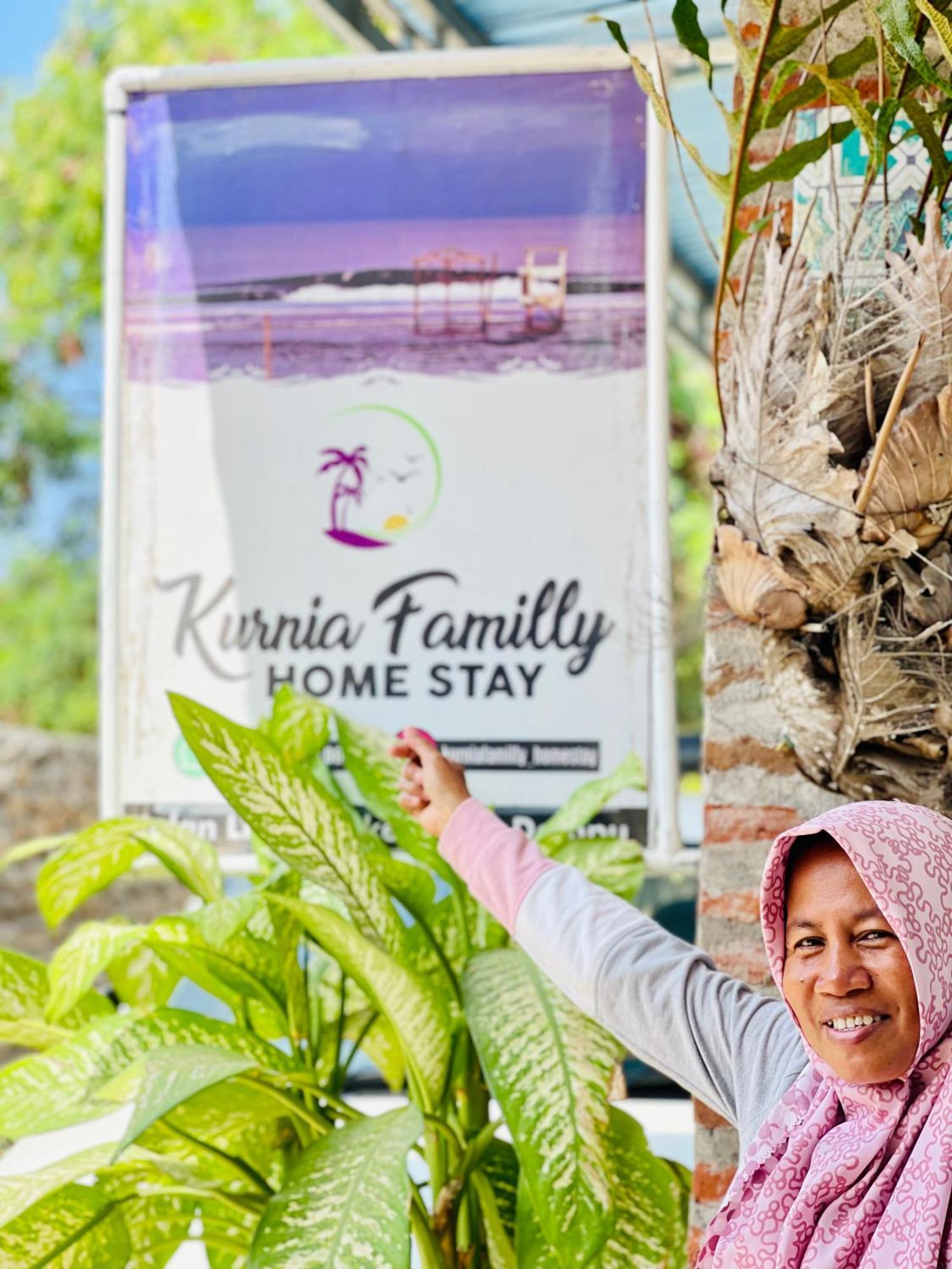Kurnia Family Homestay & Restaurant! Huu Extérieur photo